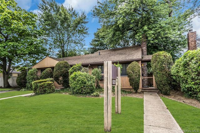 828 N Fletcher Avenue, Valley Stream, NY 11580