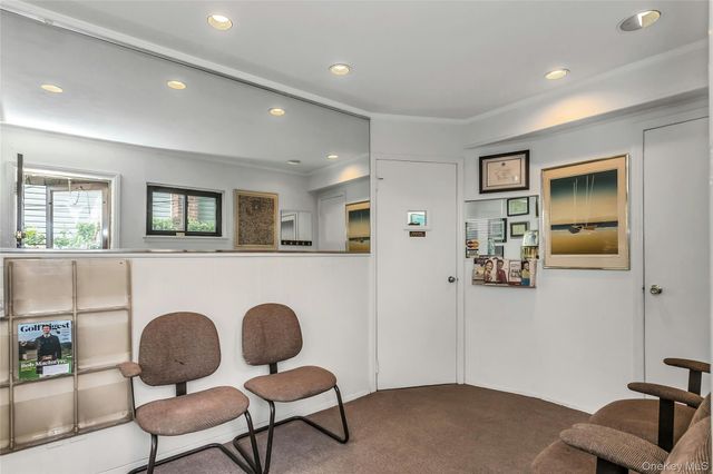 828 N Fletcher Avenue, Valley Stream, NY 11580