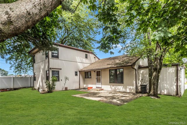 828 N Fletcher Avenue, Valley Stream, NY 11580