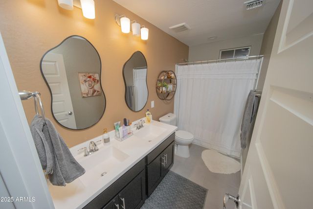 8942 W COLTER Street, Glendale, AZ 85305