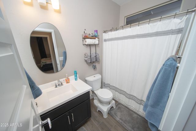 8942 W COLTER Street, Glendale, AZ 85305