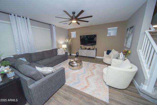 8942 W COLTER Street, Glendale, AZ 85305