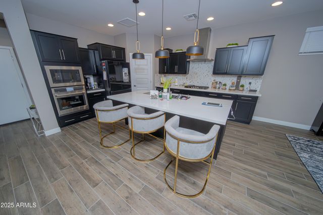 8942 W COLTER Street, Glendale, AZ 85305