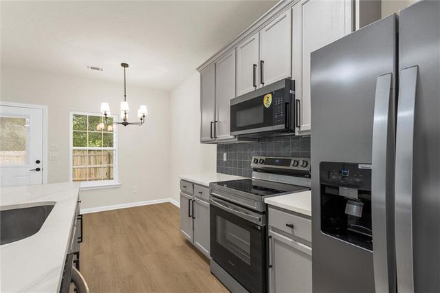 268 Brookview Drive, Riverdale, GA 30274