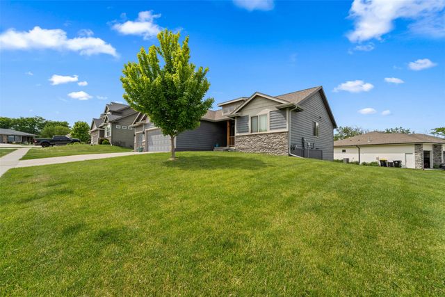 1100 Hunter Court, Adel, IA 50003