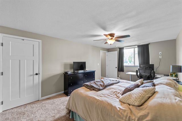 1100 Hunter Court, Adel, IA 50003