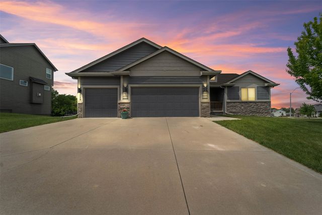 1100 Hunter Court, Adel, IA 50003