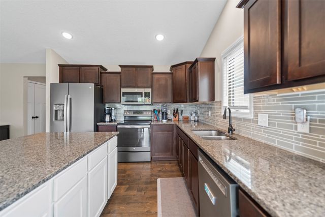 1100 Hunter Court, Adel, IA 50003
