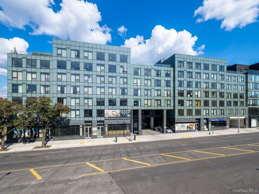 14449 S Northern Boulevard 412, Flushing, NY 11354 — exterior