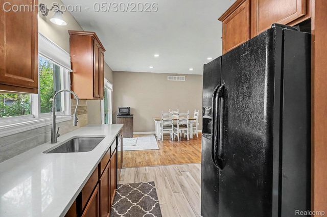 2512 Grandview Boulevard, Waterford Charter Township, MI 48329