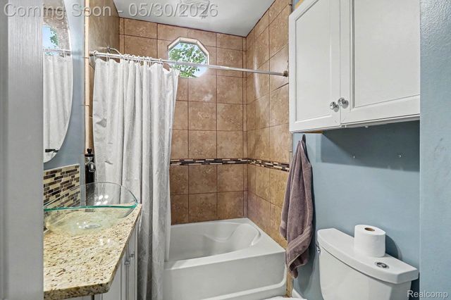 2512 Grandview Boulevard, Waterford Charter Township, MI 48329