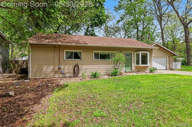 2512 Grandview Boulevard, Waterford Charter Township, MI 48329