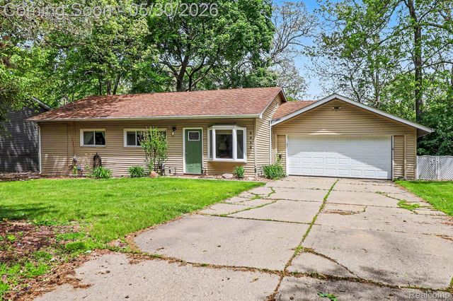 2512 Grandview Boulevard, Waterford Charter Township, MI 48329