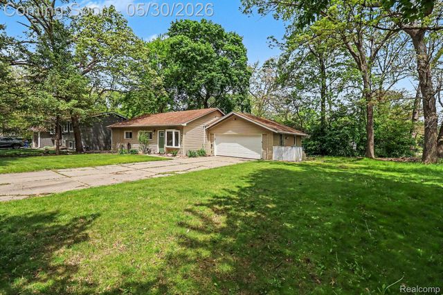 2512 Grandview Boulevard, Waterford Charter Township, MI 48329