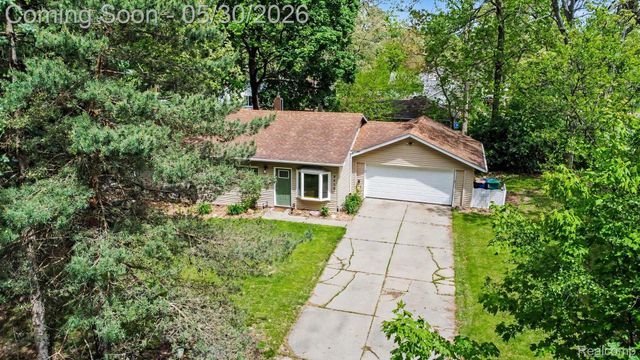 2512 Grandview Boulevard, Waterford Charter Township, MI 48329