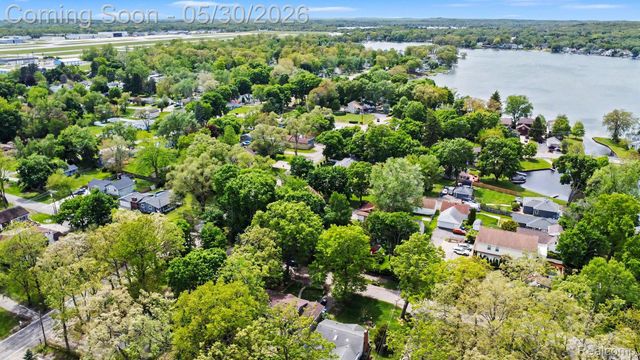 2512 Grandview Boulevard, Waterford Charter Township, MI 48329