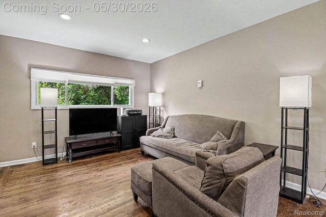 2512 Grandview Boulevard, Waterford Charter Township, MI 48329