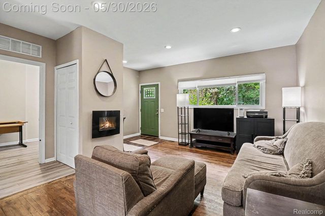 2512 Grandview Boulevard, Waterford Charter Township, MI 48329