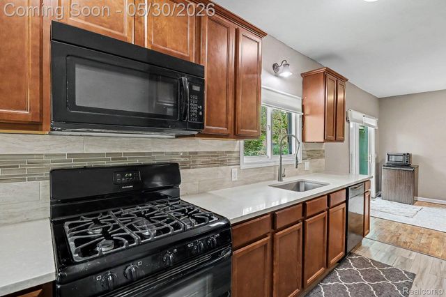 2512 Grandview Boulevard, Waterford Charter Township, MI 48329