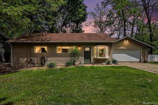 2512 Grandview Boulevard, Waterford Charter Township, MI 48329
