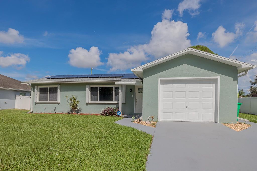 985 SW John Maccormack Terrace, Port St Lucie, FL 34953