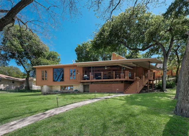 200 Turtle LN, Seguin, TX 78155