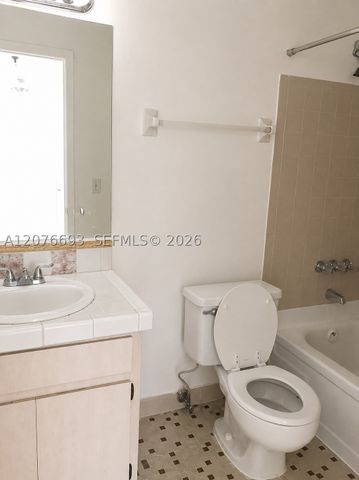 15401 SW 81st Cir Ln 16, Miami, FL 33193