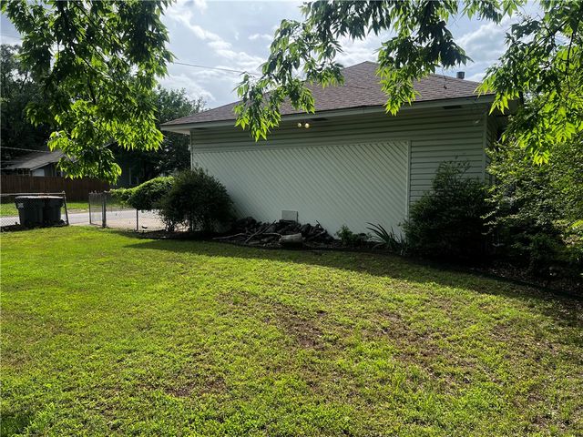 1300 N Boston Avenue, Russellville, AR 72801