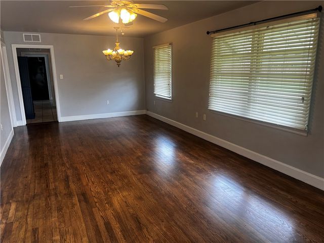 1300 N Boston Avenue, Russellville, AR 72801