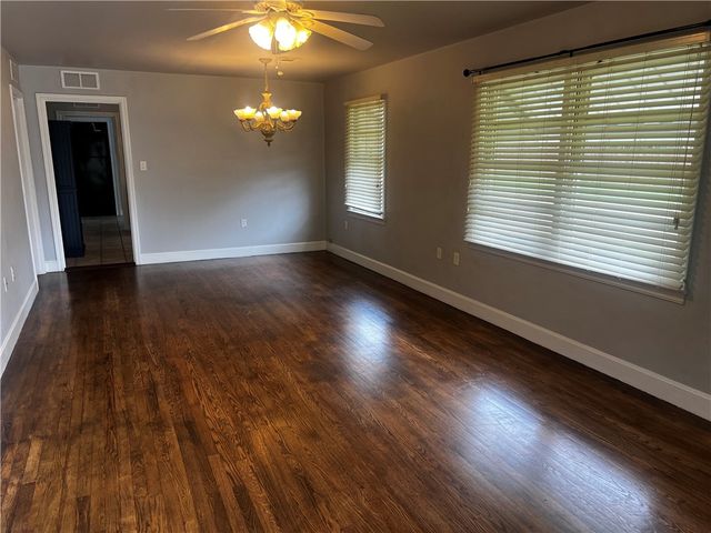 1300 N Boston Avenue, Russellville, AR 72801