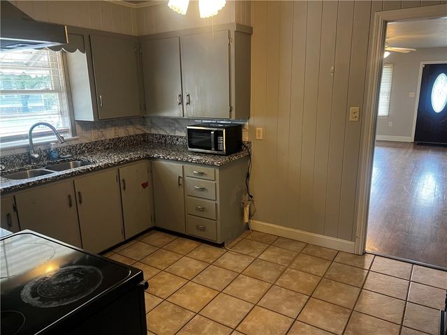1300 N Boston Avenue, Russellville, AR 72801