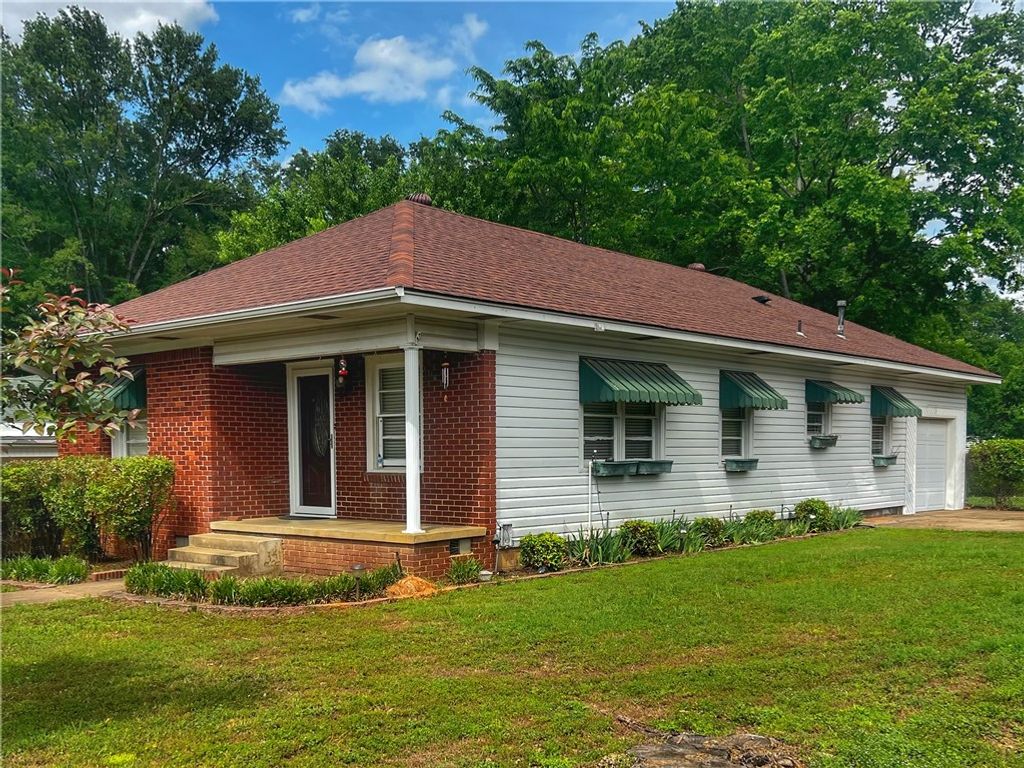 1300 N Boston Avenue, Russellville, AR 72801