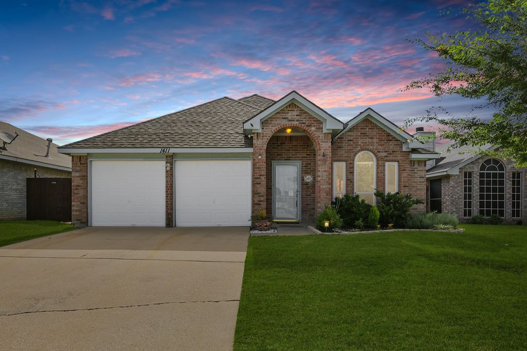 1411 Daffodil Lane, Lewisville, TX 75077