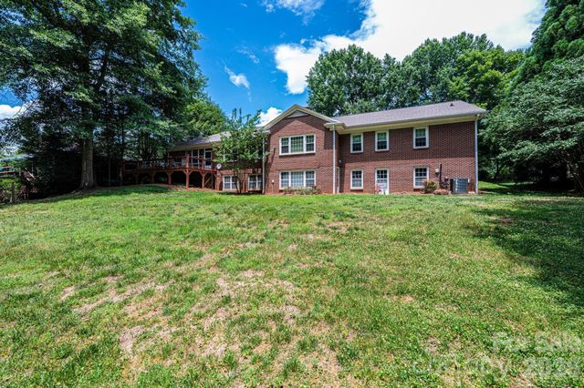 1807 5th Street NW, Hickory, NC 28601