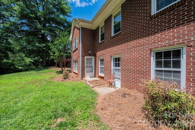 1807 5th Street NW, Hickory, NC 28601