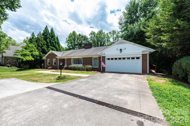 1807 5th Street NW, Hickory, NC 28601