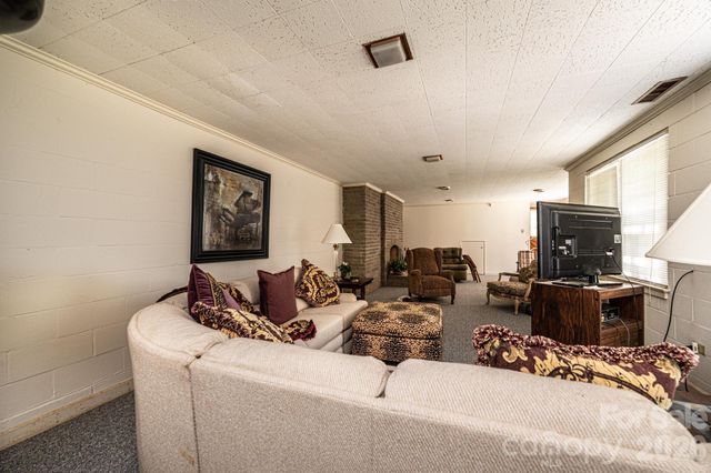 1807 5th Street NW, Hickory, NC 28601