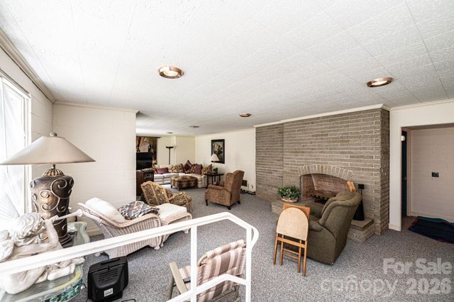 1807 5th Street NW, Hickory, NC 28601