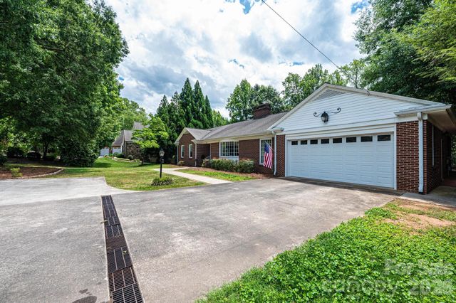 1807 5th Street NW, Hickory, NC 28601