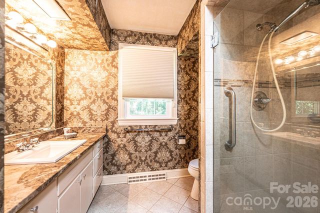 1807 5th Street NW, Hickory, NC 28601