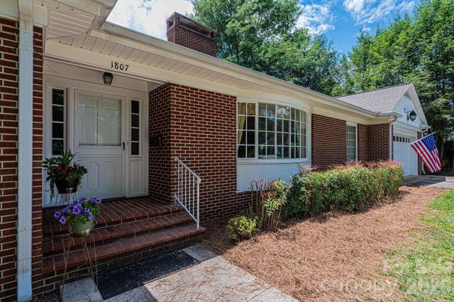 1807 5th Street NW, Hickory, NC 28601