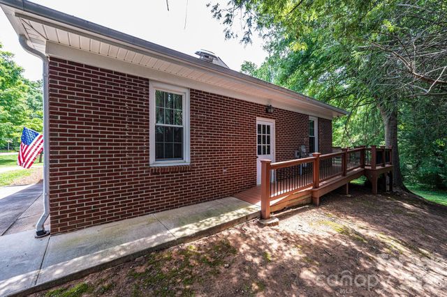 1807 5th Street NW, Hickory, NC 28601