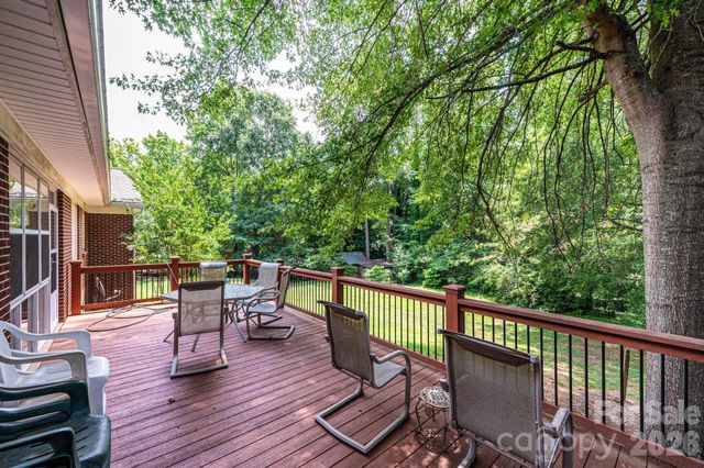 1807 5th Street NW, Hickory, NC 28601