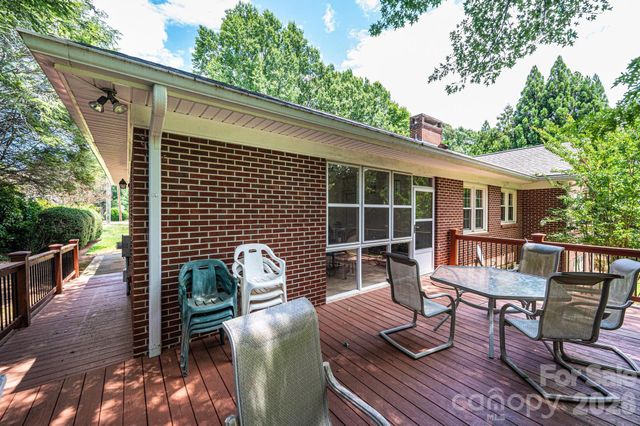 1807 5th Street NW, Hickory, NC 28601