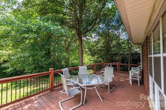1807 5th Street NW, Hickory, NC 28601