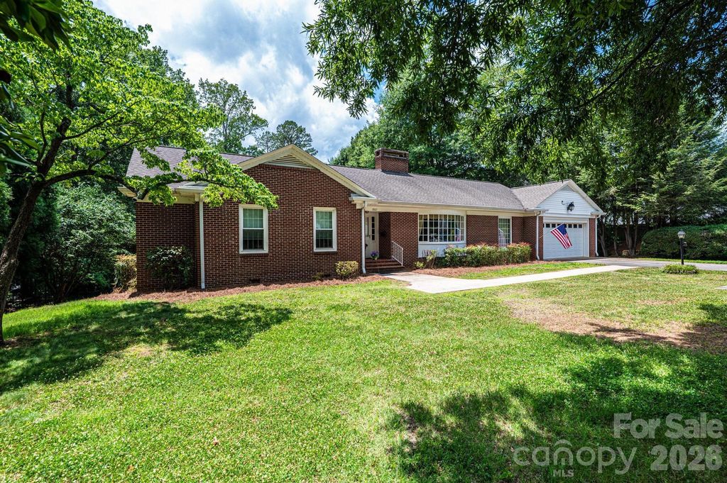 1807 5th Street NW, Hickory, NC 28601