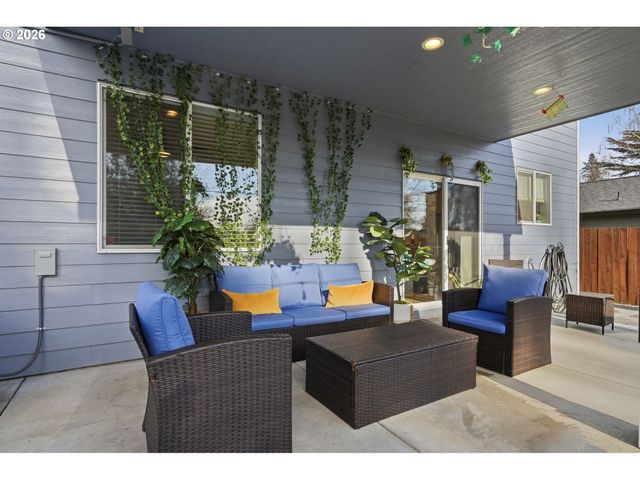 1228 I St, Washougal, WA 98671