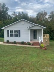 216 E Alabama Avenue, Bessemer City, NC 28016