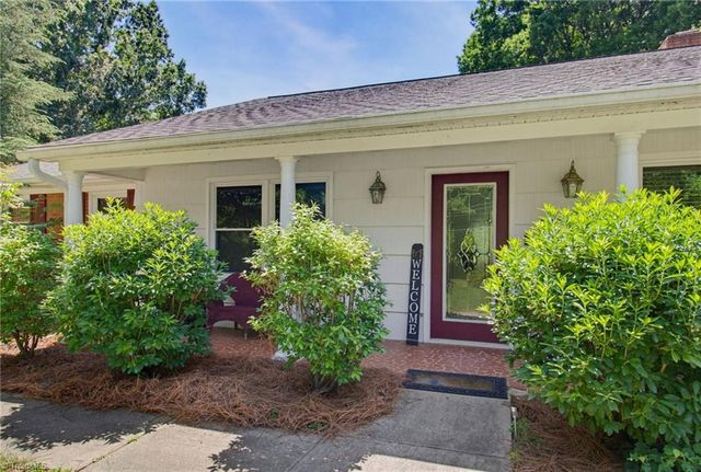 3462 Stimpson Drive, Pfafftown, NC 27040