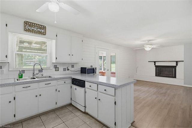 3462 Stimpson Drive, Pfafftown, NC 27040